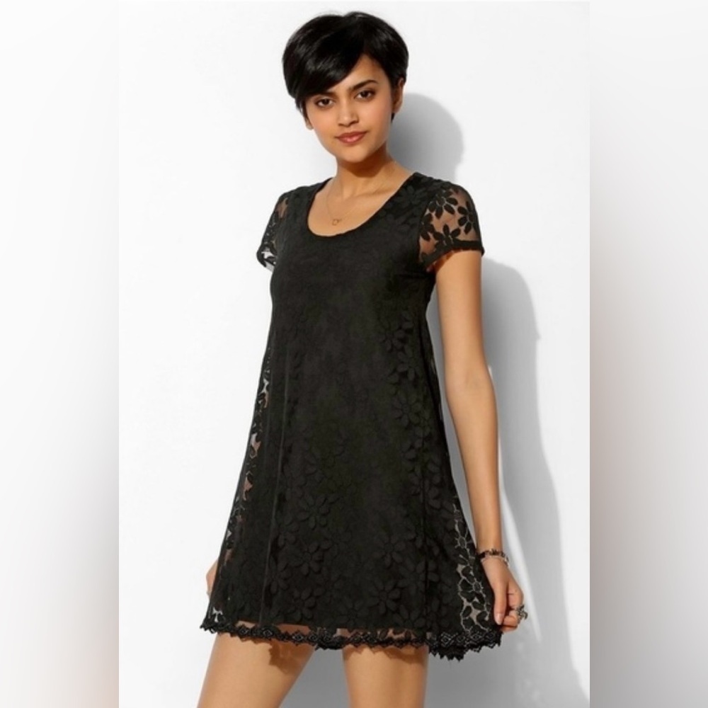 Anthropologie Kimchi Blue Black Lace Floral Daisy Mini Dress Size M Boho Whimsy